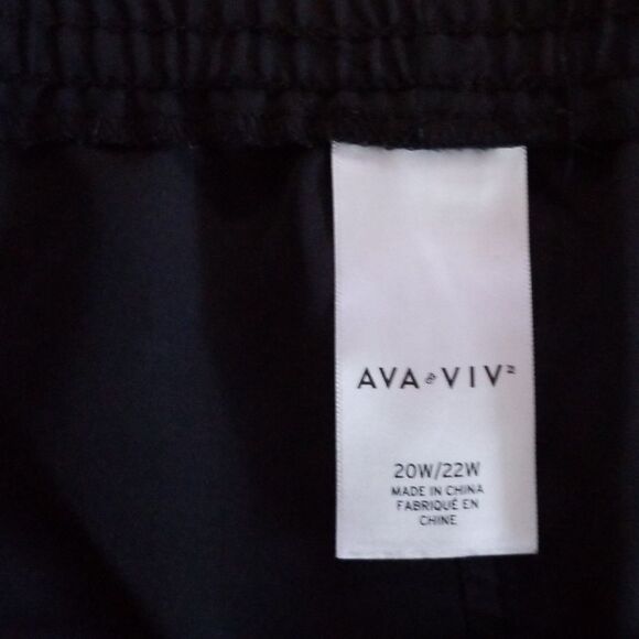 AVA & VIV Black shorts with string - Picture 2 of 3
